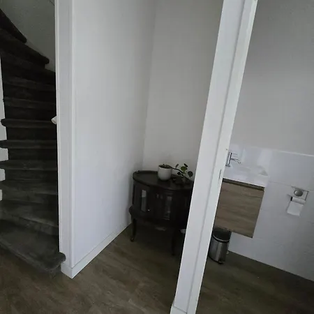 Comfortable And Conveniently Located Apartment